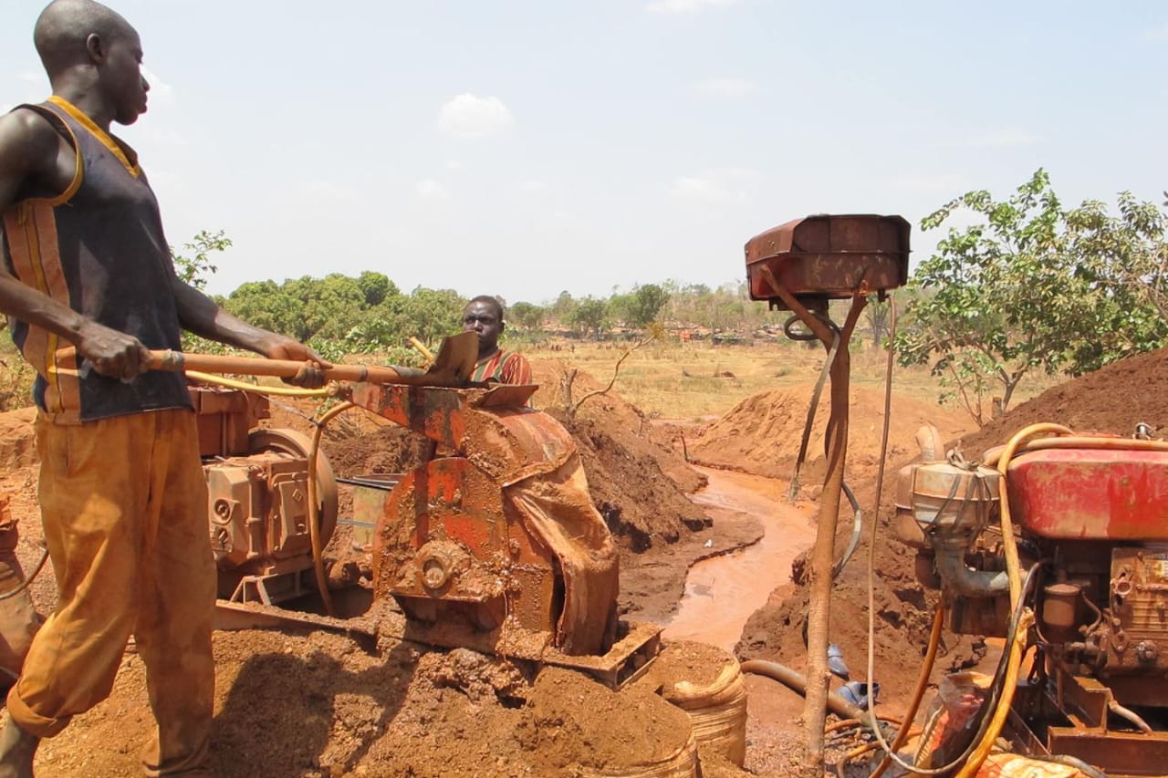 Travailleurs sur un site minier